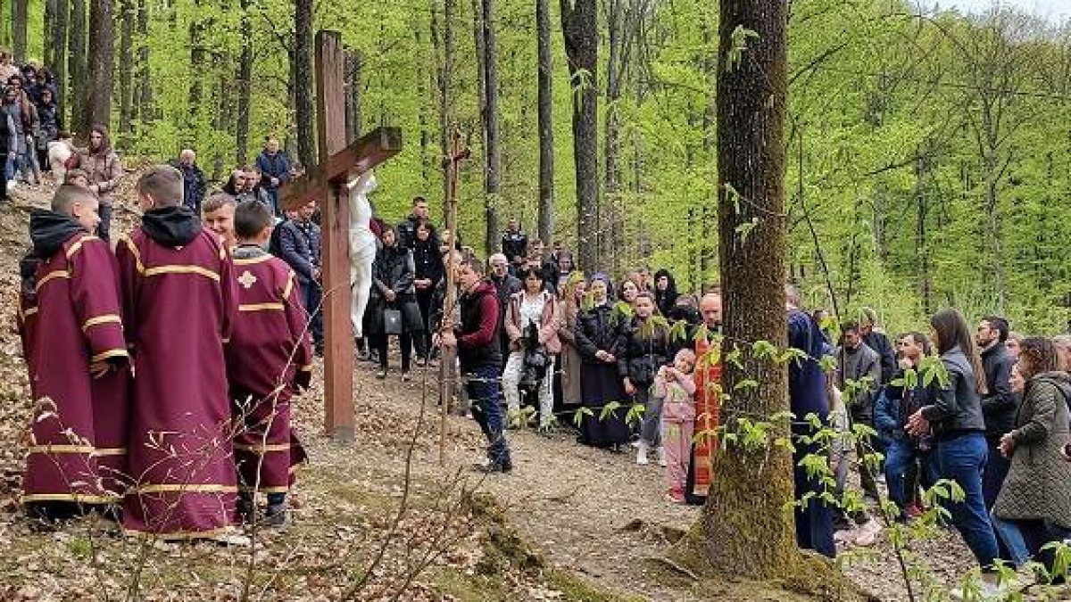 Viacrucis en las laderas junto al santuario de Jublyk, de grecocatólicos rutenos