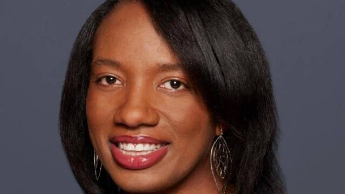 Latoya Raveneau es una de las muchas directivas de Disney que ha mostrado su oposición al gobernador de Florida Ron De Santis y reafirmado su compromiso con los sistemas de adoctrinamiento queer en Disney.