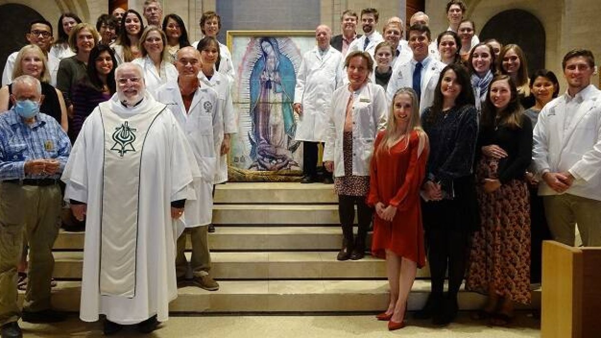 Misa blanca en Denver, Colorado, en 2021... una ocasión de reunir a los sanitarios católicos en oración y fraternidad