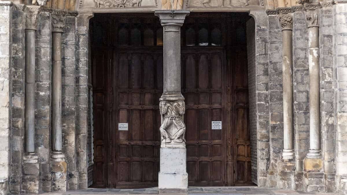 La ofensiva para censurar a la Iglesia es creciente: objetivo, cerrarle la boca como paso previo a cerrar sus puertas. Foto: Dinax / Cathopic.com