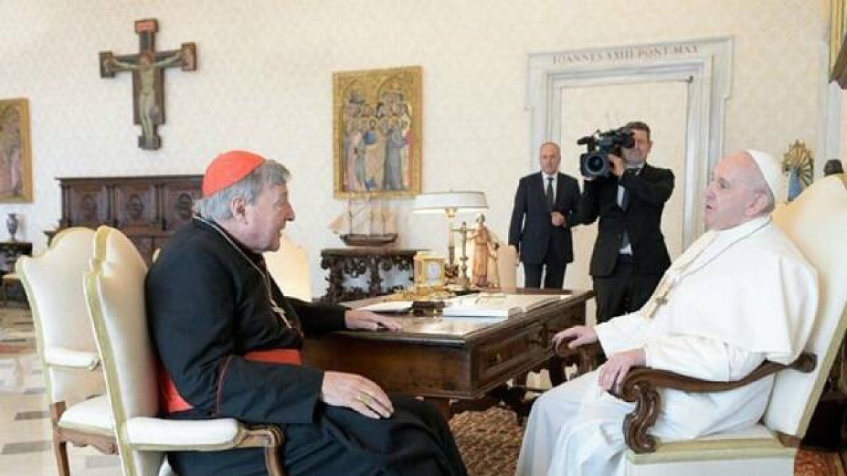El Papa Francisco con el cardenal Pell en octubre de 2020