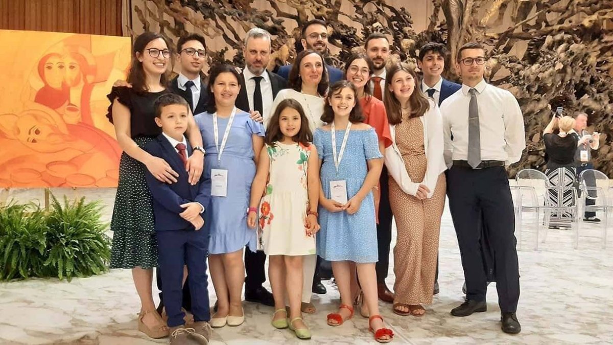 Massimo y Patrizia tienen 12 hijos, seis chicos y seis chicas