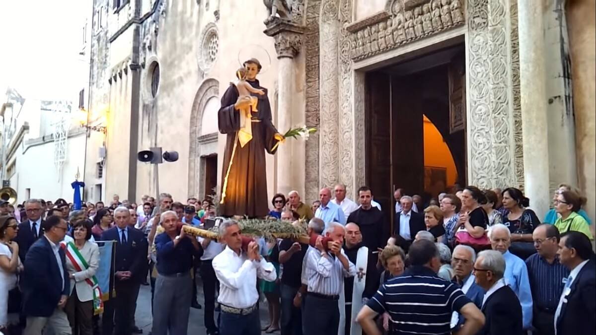 Procesión de San Antonio de Padua en Italia, donde el santo, portugués, vivió buena parte de su vida.