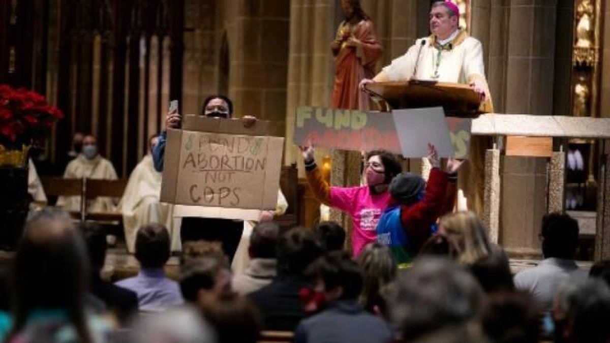 Ya son más de 35 los ataques a centros providas a manos de abortistas, y decenas de iglesias que han sido vandalizadas y hostigadas por los partidarios del aborto.