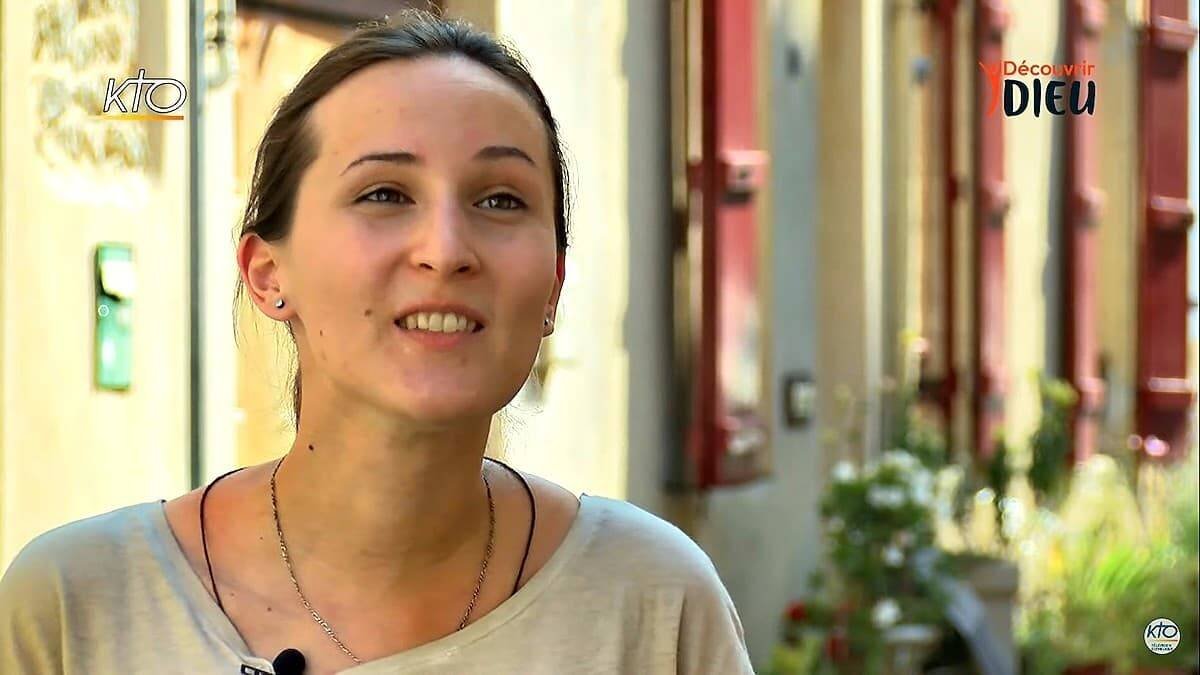 A veces basta conservar un hilo de contacto con la fe para despertarla. En el caso de Mélanie fue la costumbre del belén navideño.