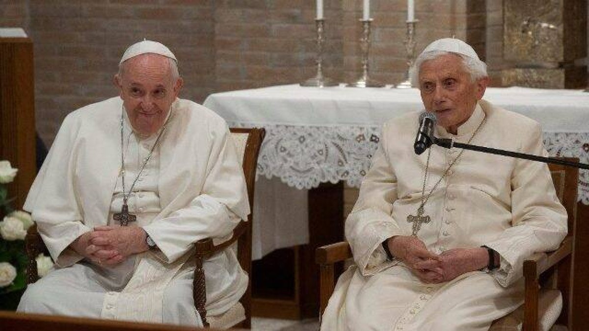 Durante la entrega de los premios Ratzinger este 1 de diciembre, Francisco ha puesto en valor la obra de Ratzinger y afirma tener frecuentes encuentros con el mismo.