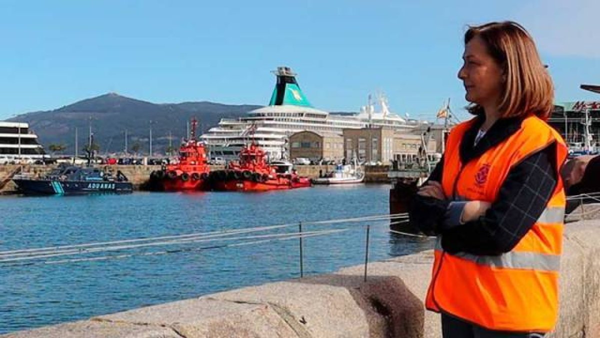 Elvira Larriba,  coordinadora del Apostolado del Mar en Vigo, detalla su labor asistencial con miles de marineros cada año: los afectados del naufragio del Villa Pitanxo no fueron una excepción.