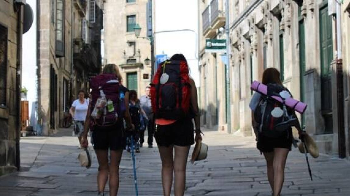 Tres peregrinas hacia Compostela... o tres almas hacia Dios... en el Camino este mundo contacta con el otro por el alma