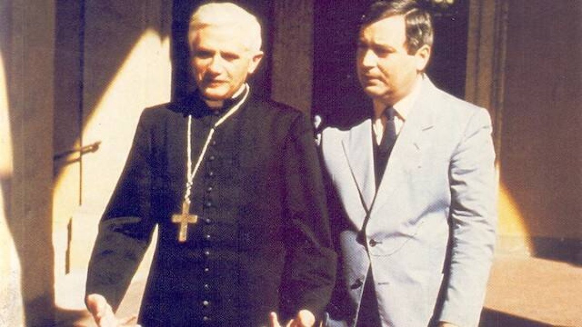 El cardenal Ratzinger con Vittorio Messori, en la época en la que preparaban el 'Informe sobre la fe'.