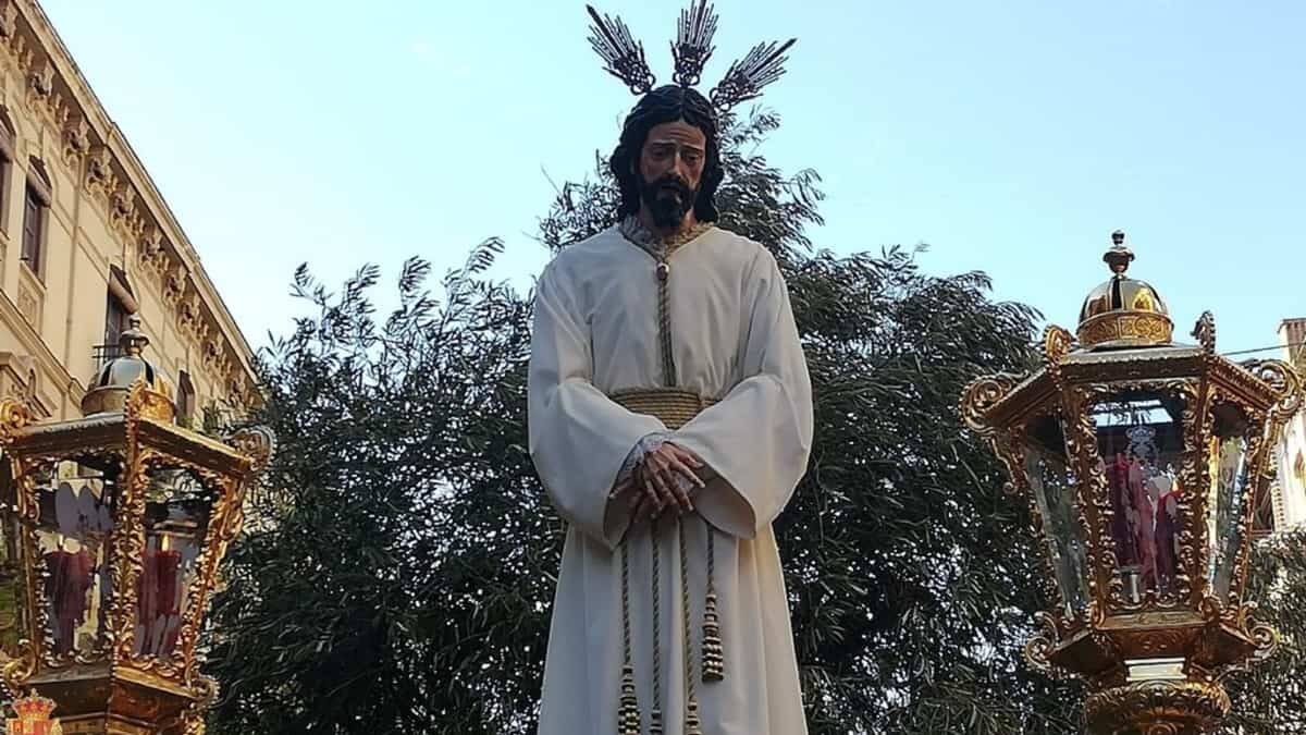 El paso de Jesús Cautivo, tan habitual en la Semana Santa, es también símbolo de nuestra propia cautividad ante el pecado. Foto: Nuestro Padre Jesús Cautivo de Granada. Hermandad de Nuestra Señora de las Angustias de Granada.