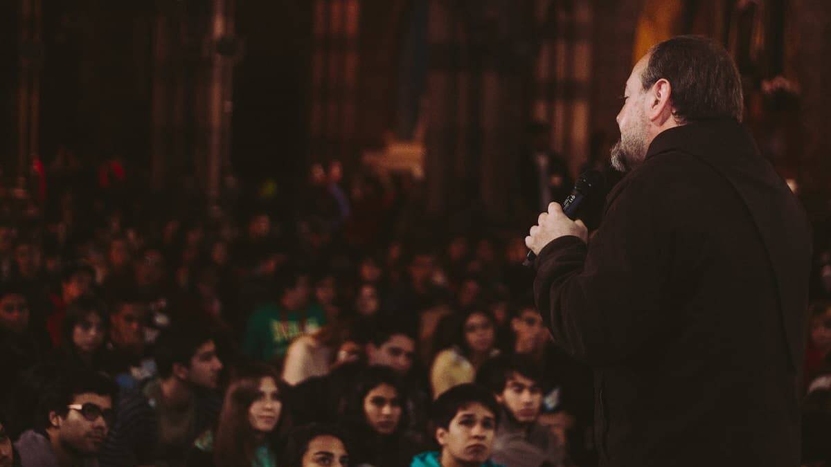 Hay muchas formas de ir alimentando y fortaleciendo nuestra fe como un complemento a los sacramentos.