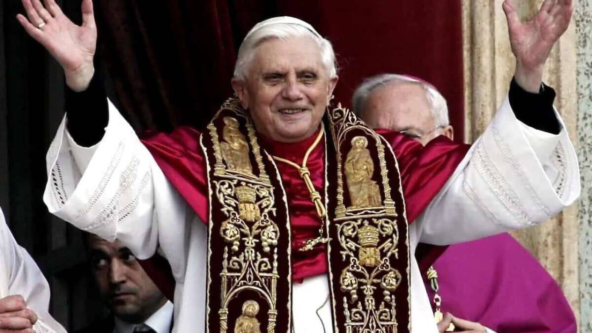 La elección de Benedicto XVI fue recibida por espanto por los enemigos internos y externos de la Iglesia, recuerda Joseph Pearce.