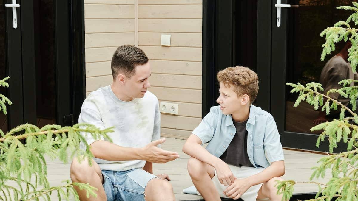 La labor educativa de los padres con los hijos en materia sexual es un deber inexcusable para el que, si no puede hacerse por uno mismo, es obligado pedir ayuda. Foto: Julia M. Cameron / Pexels.