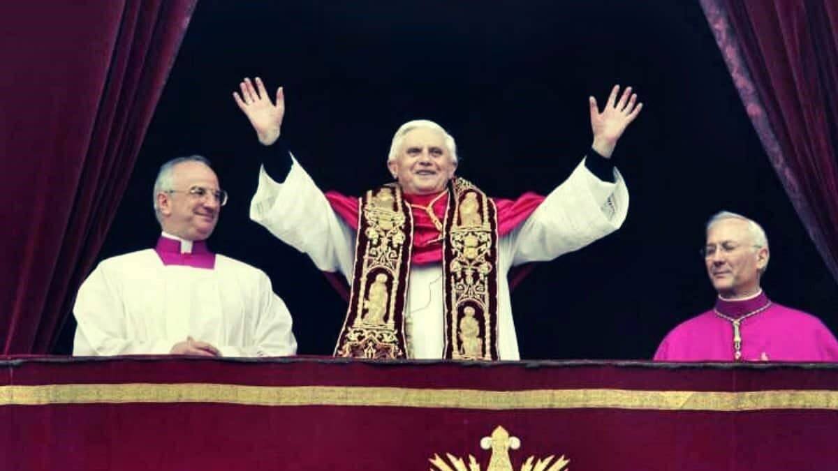 Desde el mismo día de su elección como Papa, Benedicto XVI conoció el asedio de quienes sabían que no iba a rendir la Iglesia al mundo.
