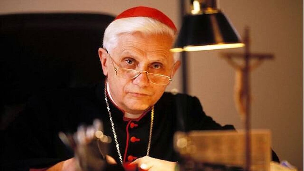 El cardenal Ratzinger en Doctrina de la Fe... desde 2001 empezó a cambiar normas y hábitos para combatir mejor los abusos sexuales