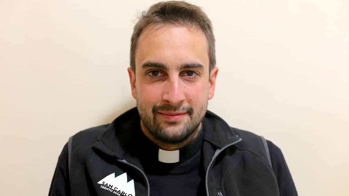Daniele Bonanni es un joven seminarista de la Fraternidad Misionera de San Carlos Borromeo, vinculada a Comunión y Liberación.