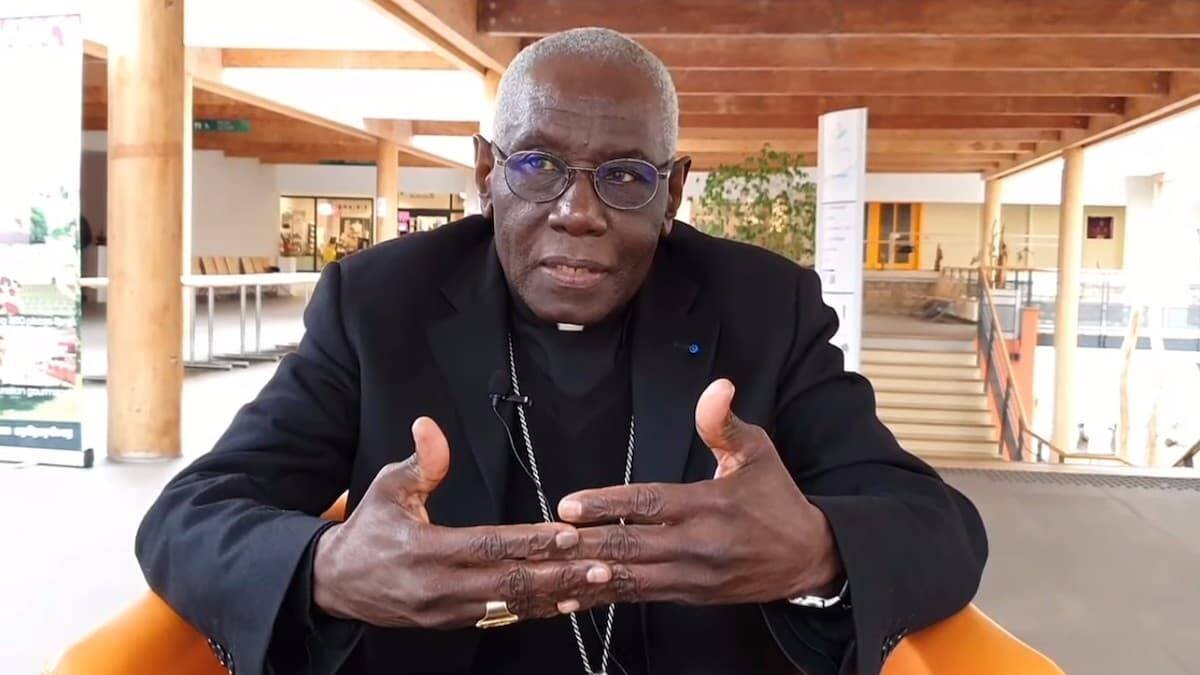 El cardenal Sarah insiste en la necesidad del silencio y del espíritu de adoración para facilitar el encuentro con Dios. Foto: captura diócesis de Nancy y Toul.