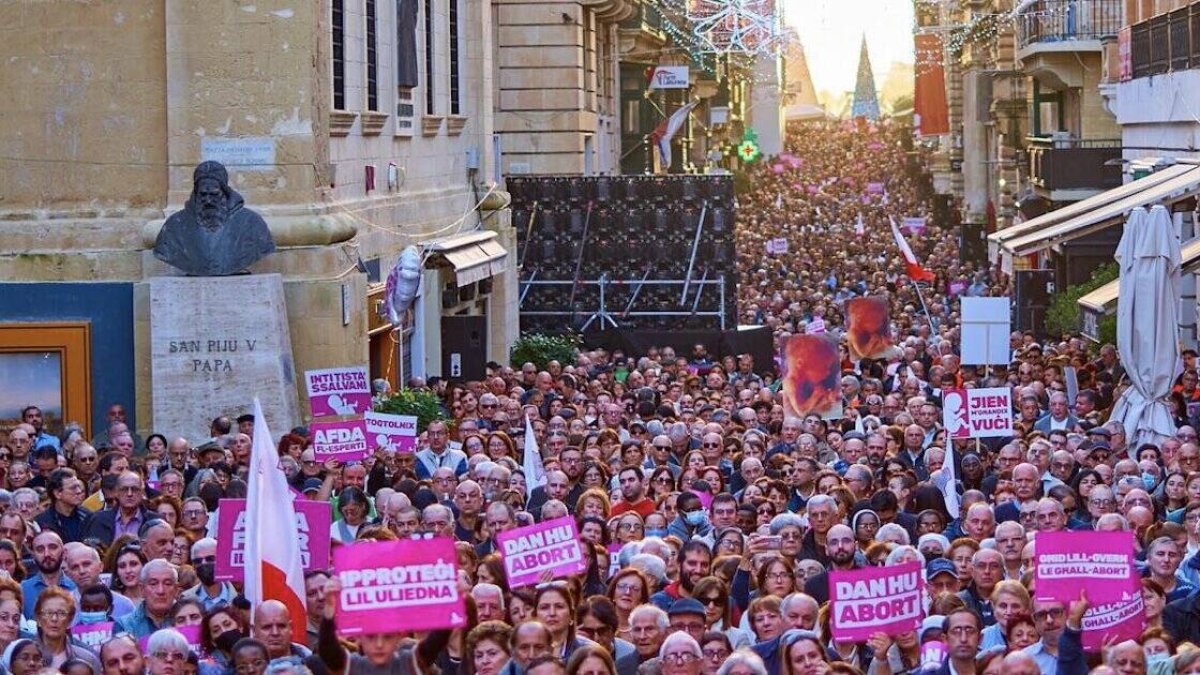 La Valeta (Malta) casi triplicó su población este domingo, en un marcha contra las enmiendas que despenalizan el aborto si hay riesgos para la salud de la madre.
