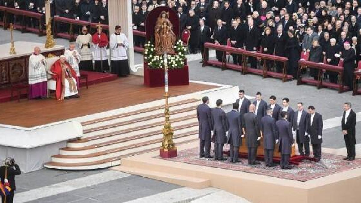 El funeral de Benedicto XVI expresado en fotografías