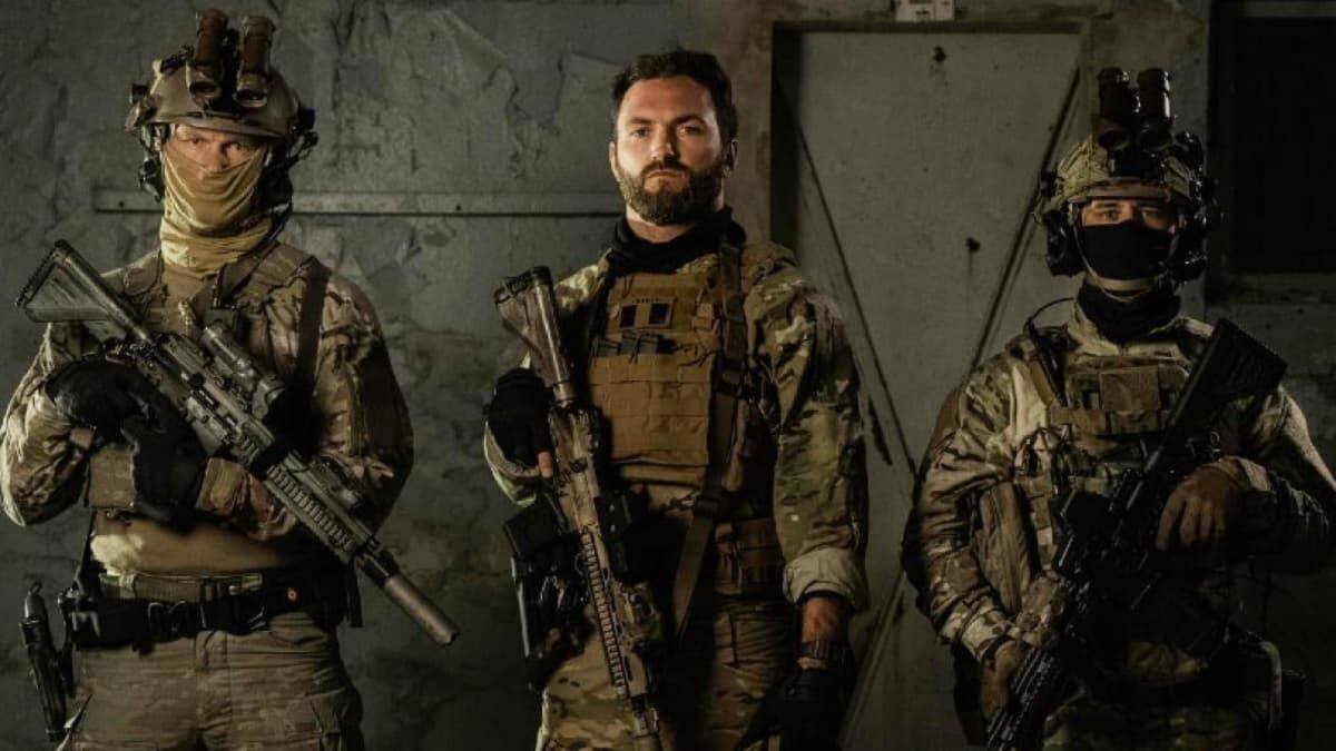 Louis Saillans, en el centro de la imagen, ha sido durante diez años miembro de las fuerzas especiales de la Marina francesa.