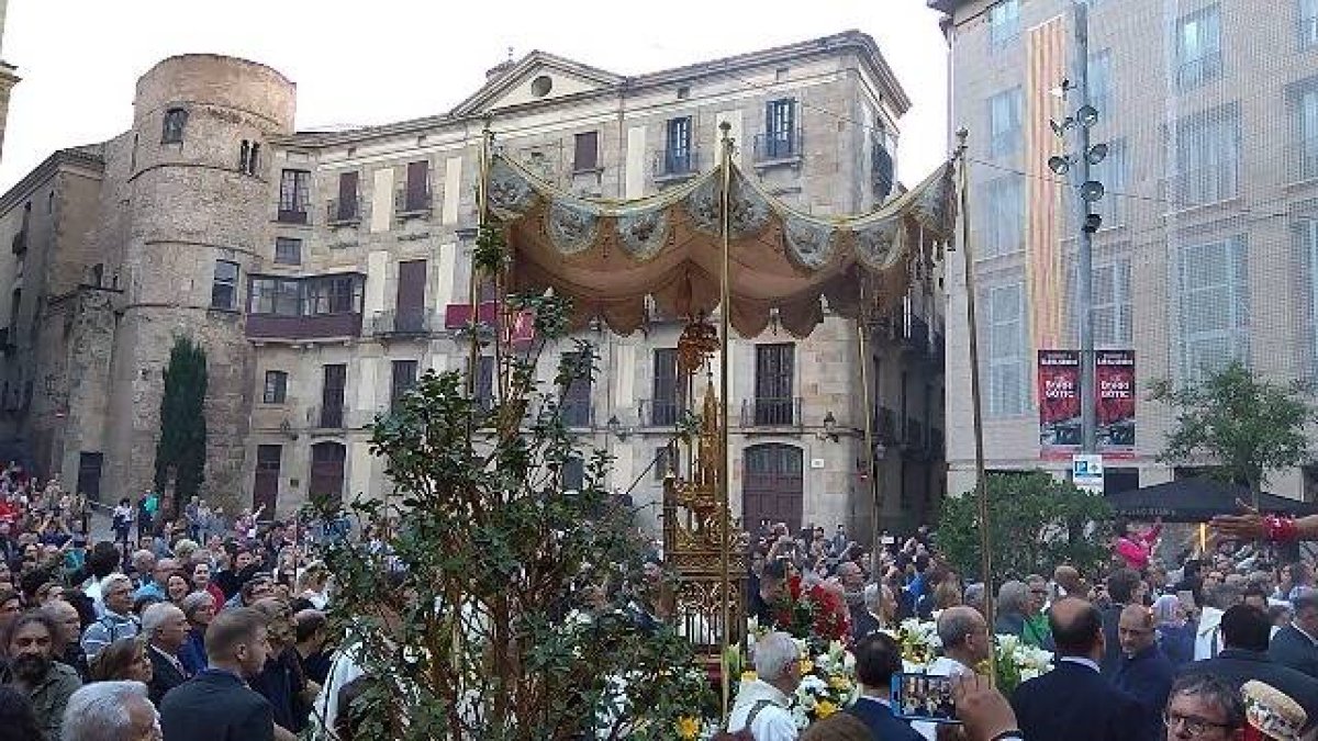 Miles de personas abarrotaron las calles de Barcelona durante la celebración del Corpus Christi de este 2022: para muchos constituye un signo de esperanza.