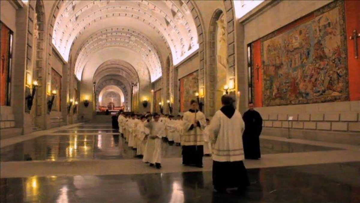 Desde la puerta de la entrada a la basílica del Valle de los Caídos al coro hay un total de 260 metros de longitud.