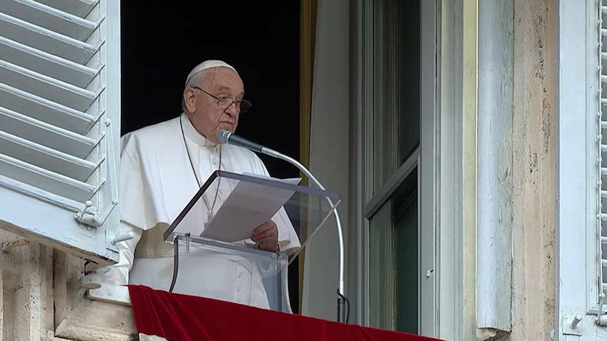 Francisco rezó el Angelus en la festividad de la Inmaculada Concepción.