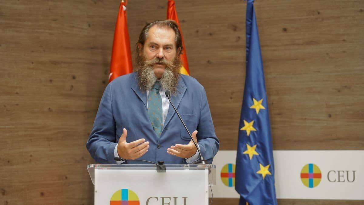 Luis Cort, presidente de la Fundación Cari Filii, recibió el Premio Religión en Libertad en la categoría Amor Mariano por los esfuerzos de esta fundación en extender la devoción a la Santísima Virgen.