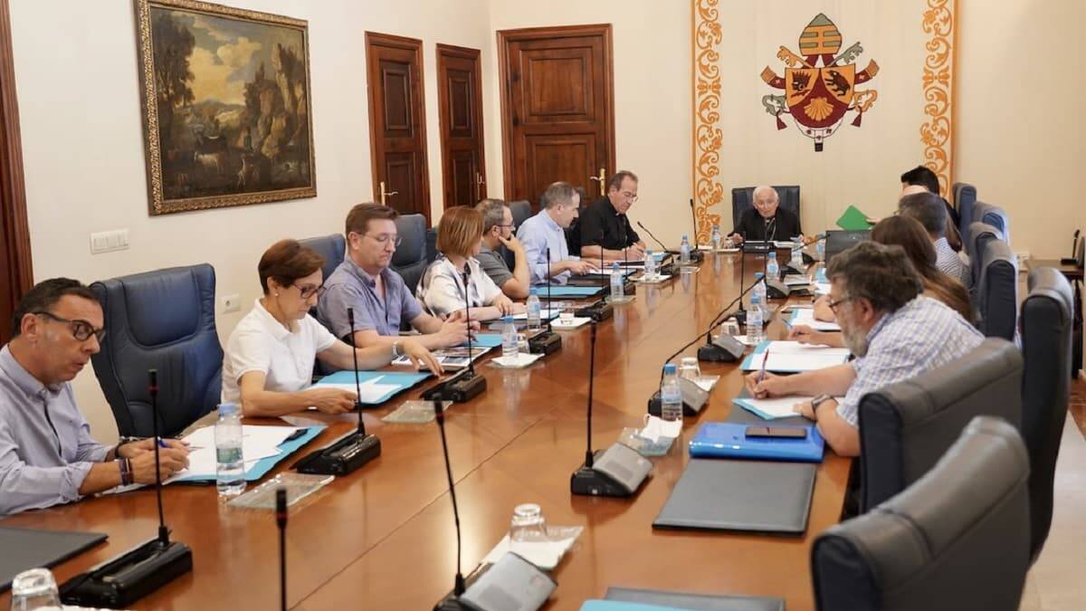 La Junta de la Mesa de Educación en Libertad presidida por el cardenal Cañizares
