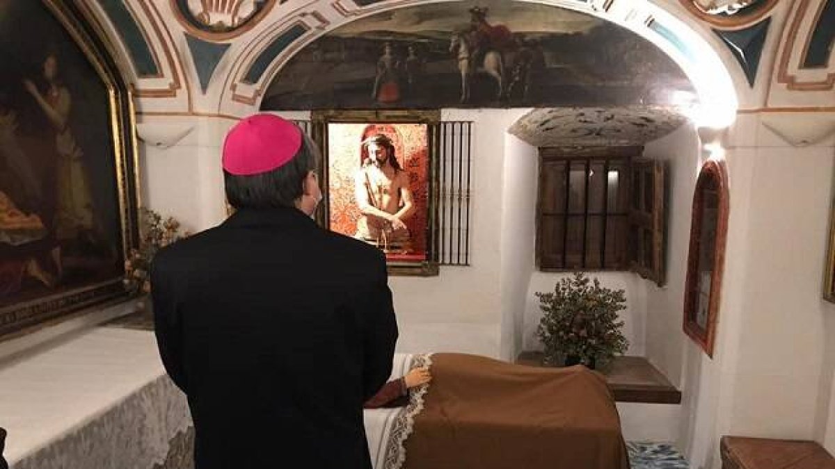 El Nuncio en España, Bernardito Aúza, visitó la tumba de Santa Teresa en Alba de Tormes