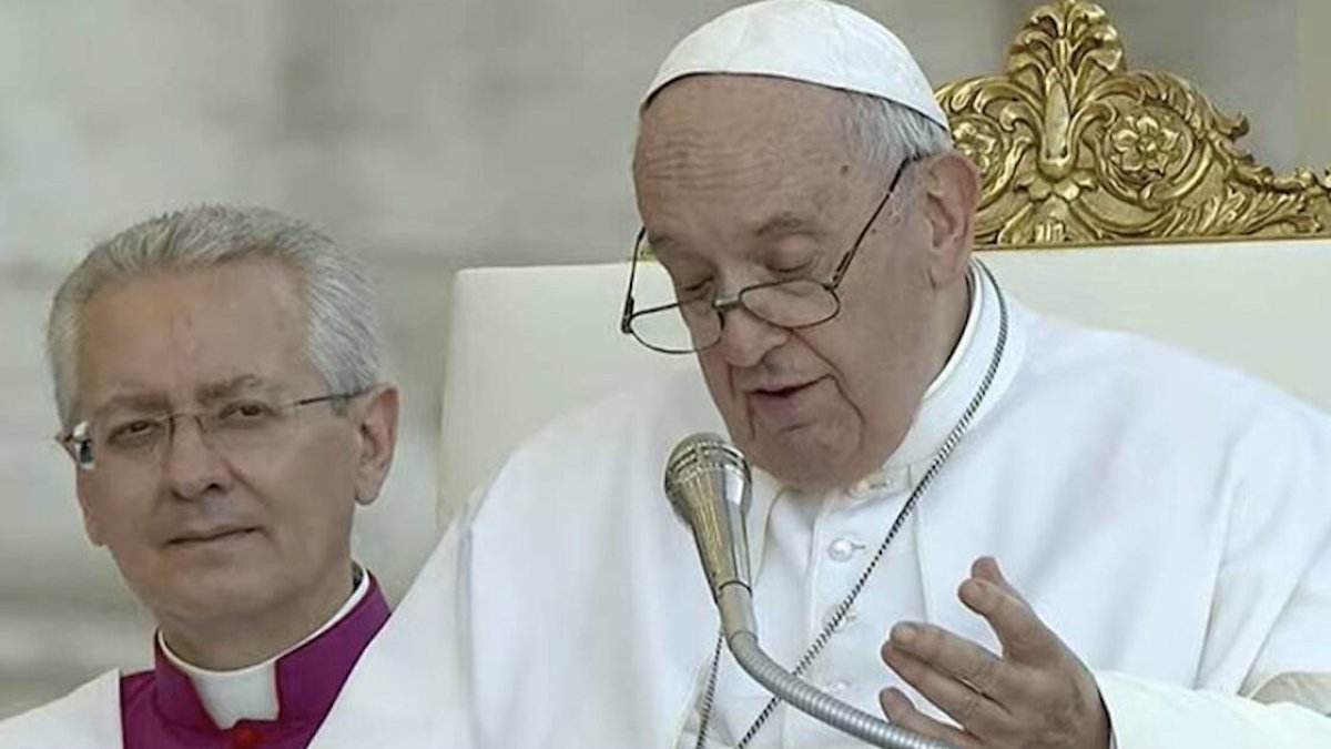 El Papa leyó la homilía en la misa que cerró la Jornada Mundial de las Familias, en San Pedro (Foto: Vatican News).