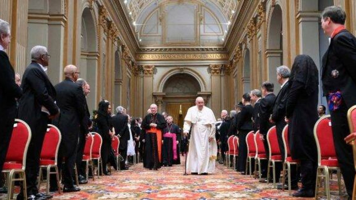 El Papa Francisco con los embajadores ante la Santa Sede el 9 de enero de 2023