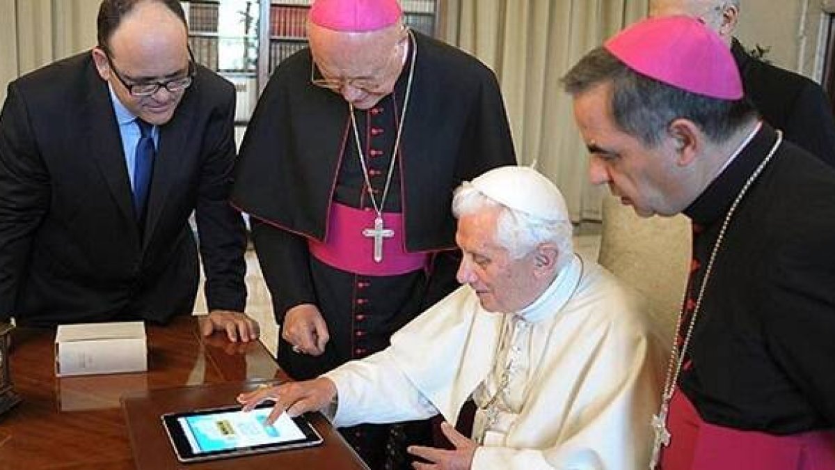 En 2011 Benedicto XVI envió el primer tuit y en 2012 se presentó oficialmente la cuenta Pontifex