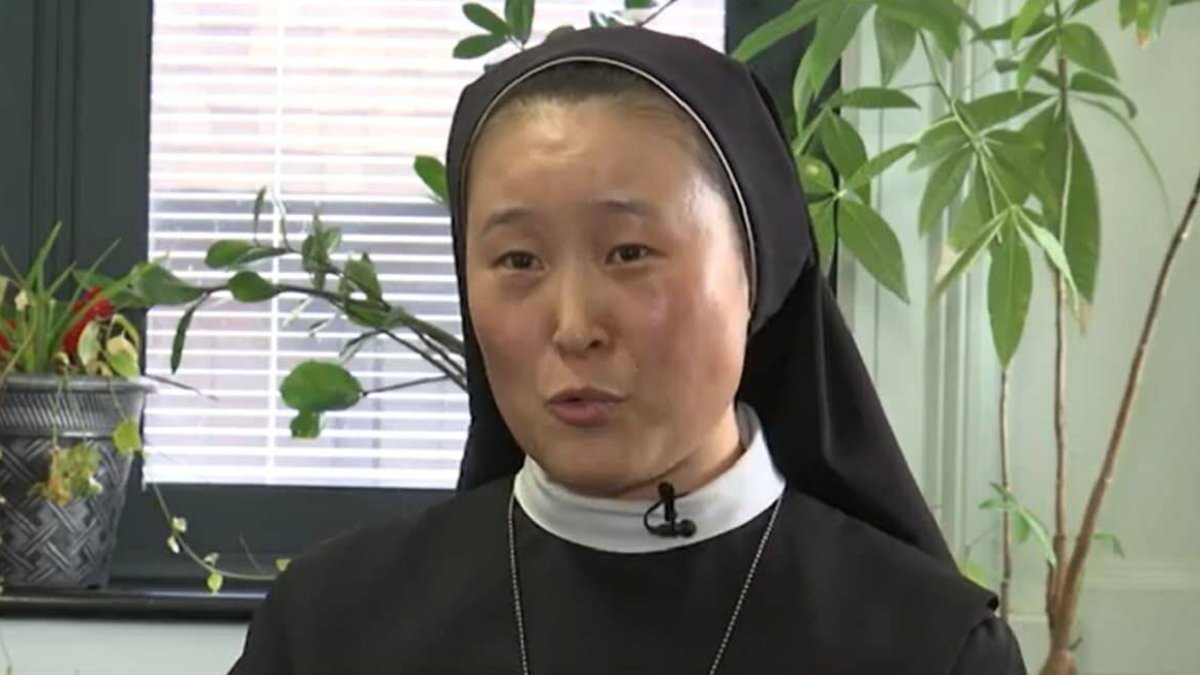 Martina fue el séptimo hijo de la familia, y sobrevivió a la política del 