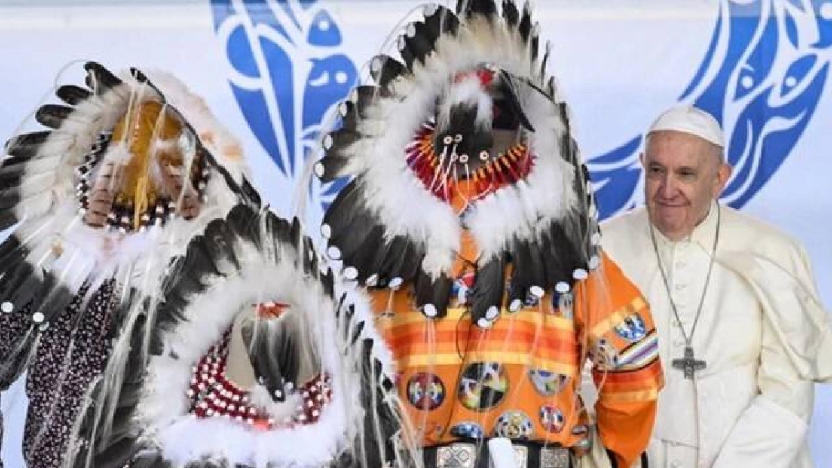 Francisco con los líderes indígenas cree y otros en Canadá, en su primer gran acto en el país