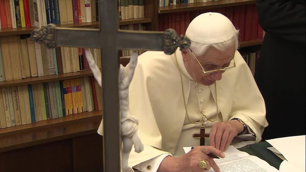 Desde que fue elegido Papa, Benedicto XVI fue objeto de prejuicios sobre su persona y su obra incapaces de ver en él al hombre bondadoso y de estudio que alertó a la humanidad del mal que le aguarda si triunfan el relativismo y el nihilismo.