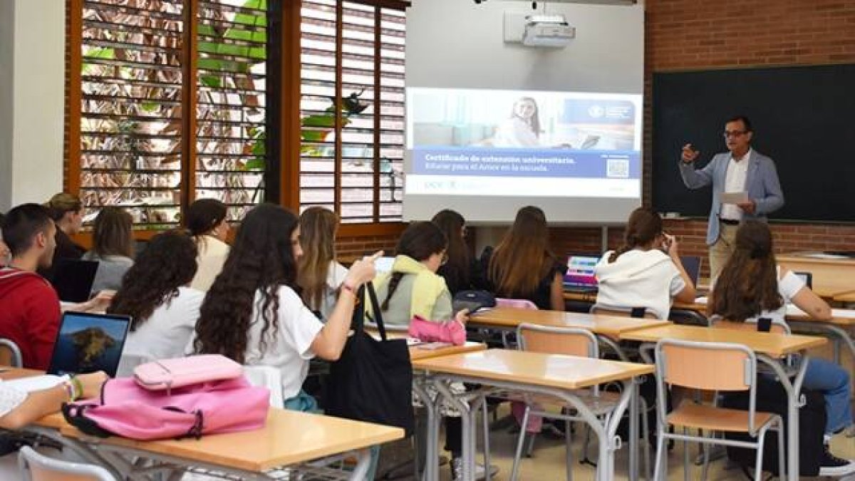La Universidad Católica de Valencia lanza este curso tres innovadoras propuestas para hacer frente al incremento de consumo y adicción a la pornografía.