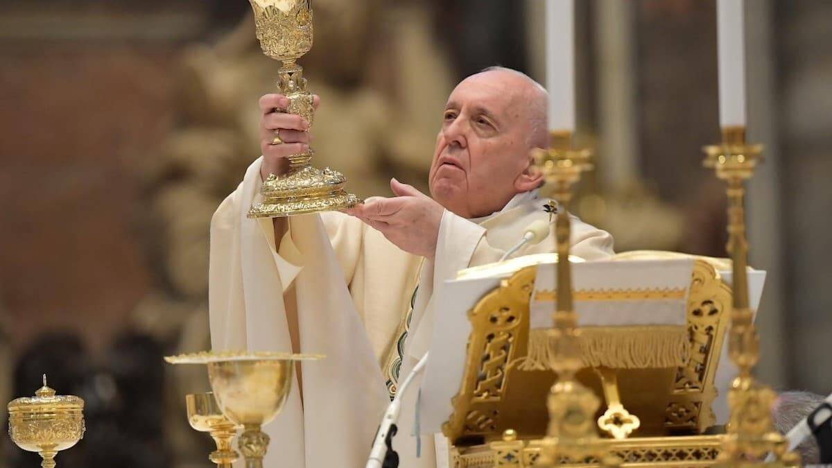 En 'Desiderio desideravi', Francisco pide profundizar en el conocimiento y la participación en la liturgia y que se celebre según las rúbricas y sin exceso de formalismo.