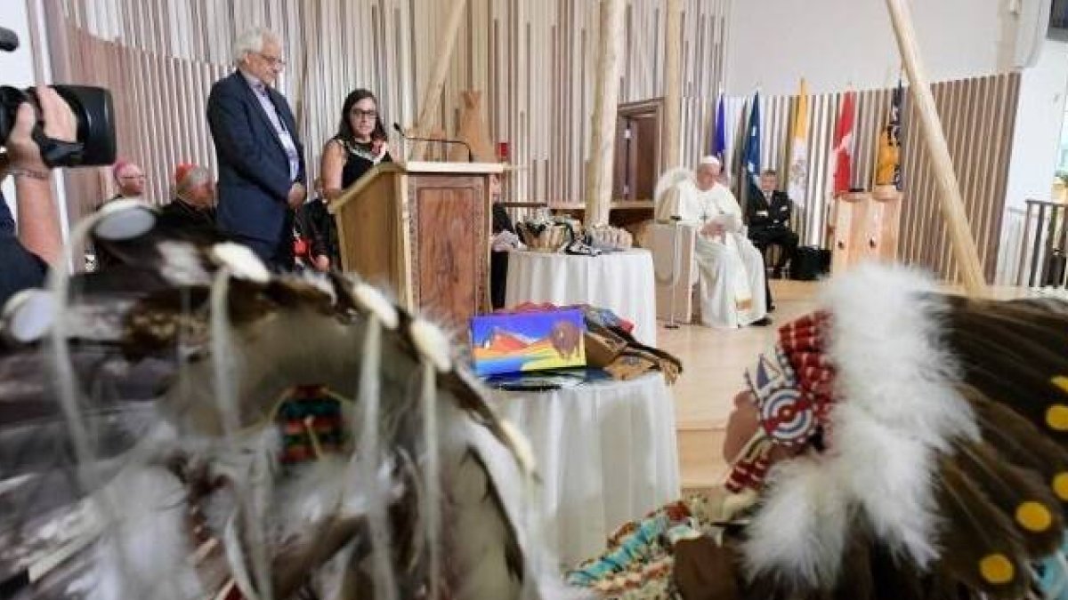 Francisco en la parroquia del Sagrado Corazón en Edmonton, Canadá