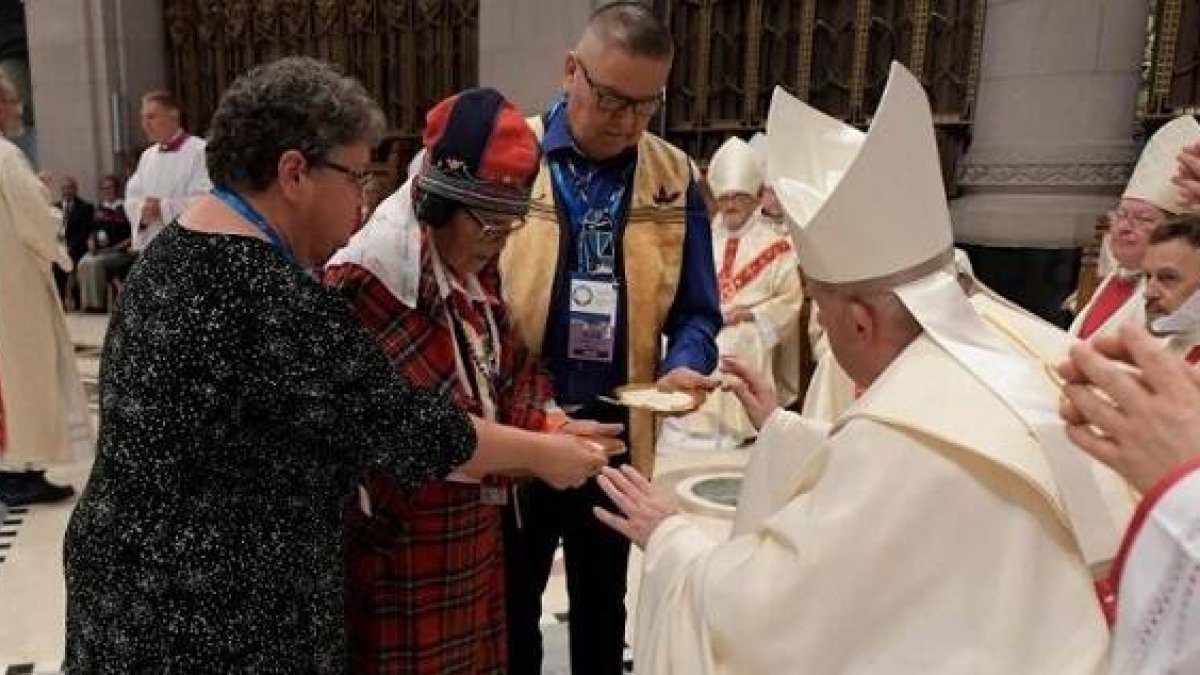 Misa con Francisco en el santuario de Santa Ana cerca de Quebec, muy visitado  por los fieles locales