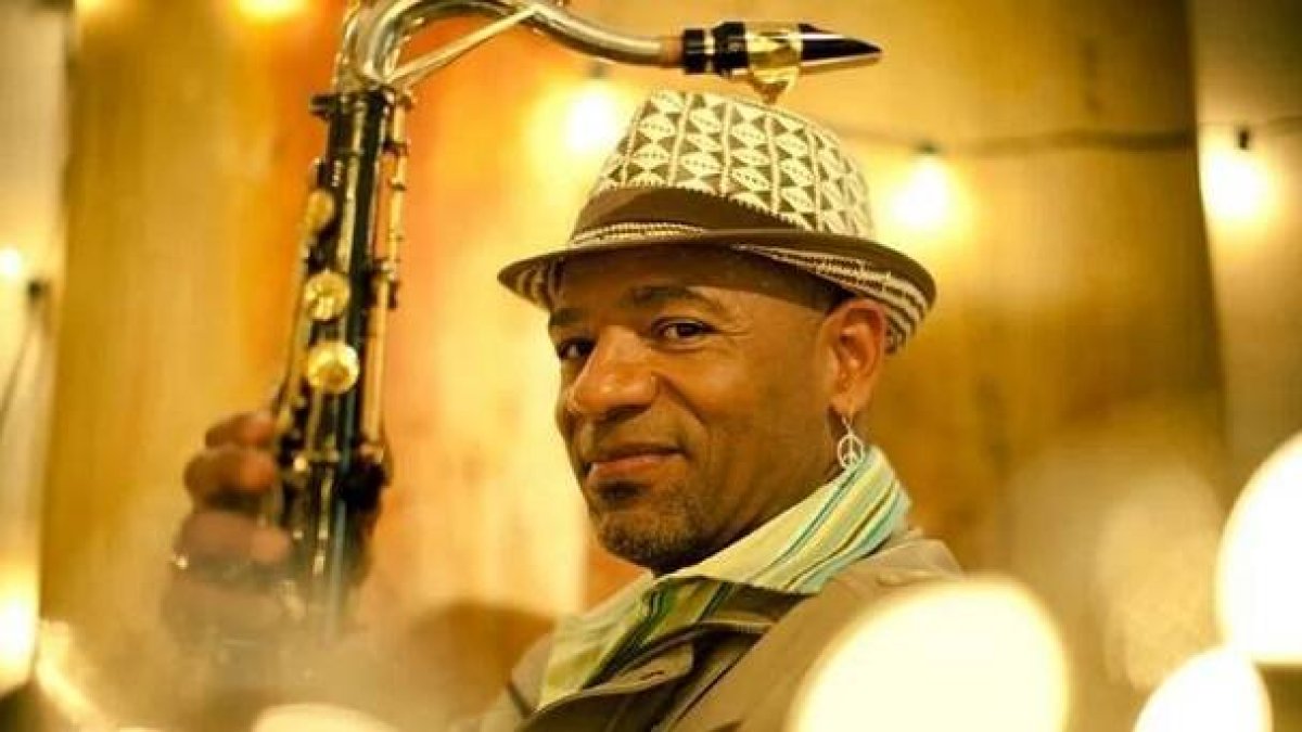 Kirk Whalum, leyenda del smooth jazz, es un cristiano veterano pero un católico novato