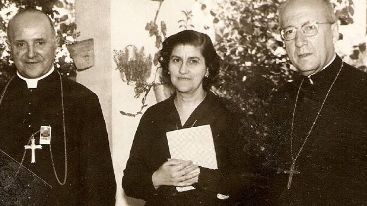 Madre Luisa Sosa en 1964 con los obispos Cantero Cuadrado y García Lahiguera