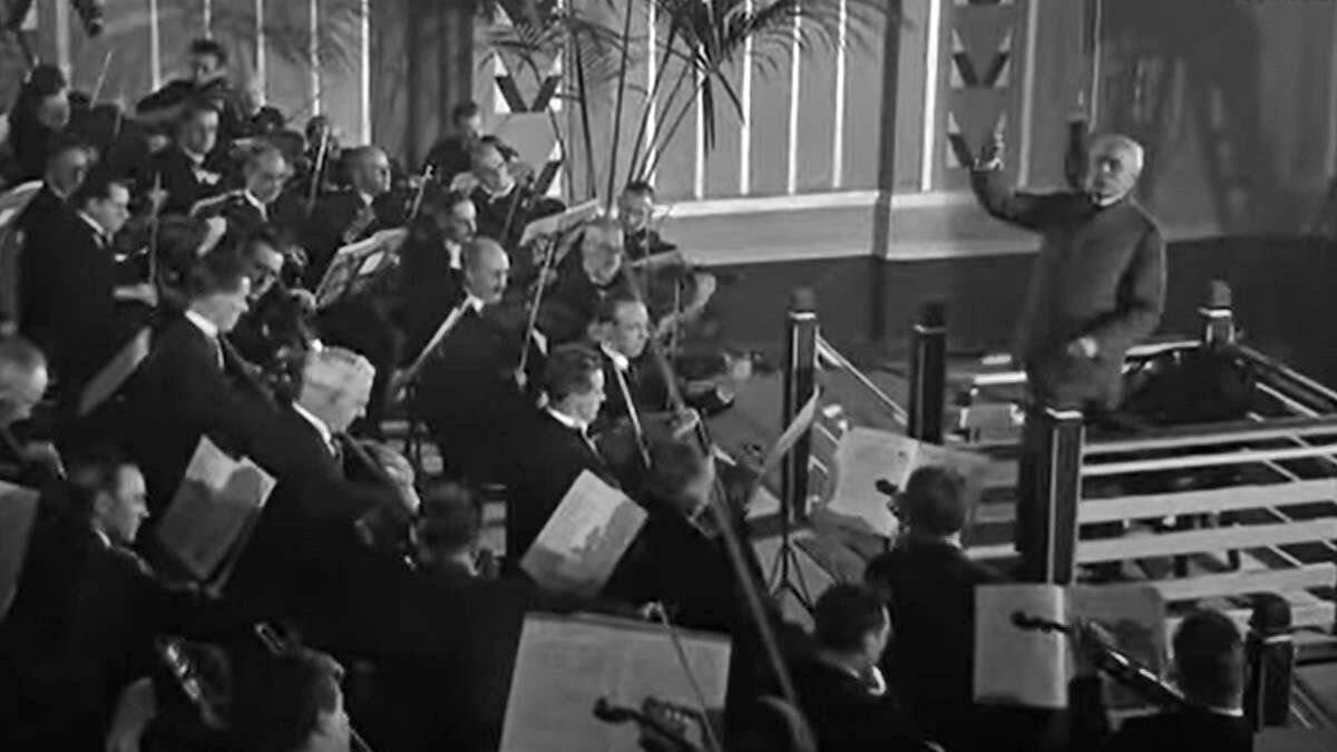 En una grabación de 1931, Sir Edward Elgar dirige a la Orquesta Sinfónica de Londres interpretando su 'Land of Hope and Glory [Tierra de Esperanza y Gloria]'.