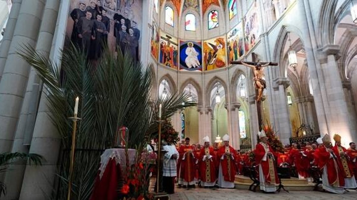 Ceremonia de beatificación de 12 mártires redentoristas en la catedral de la Almudena de Madrid