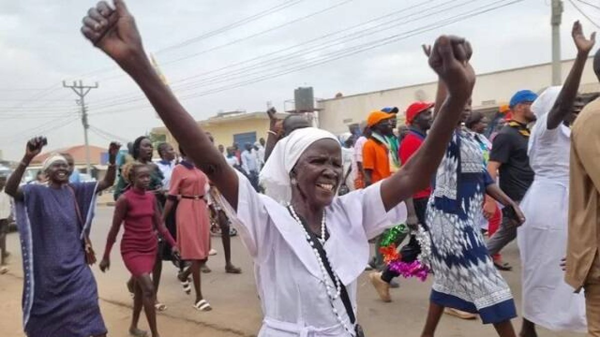 Entusiasmo de las peregrinas de Rumbek que caminaron 300 kilómetros al llegar a Juba para ver al Papa