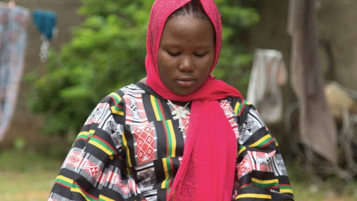 Maryamu tiene ahora 16 años y fue testigo del asesinato de su hermano. Los terroristas la obligaron a convertirse al Islam.