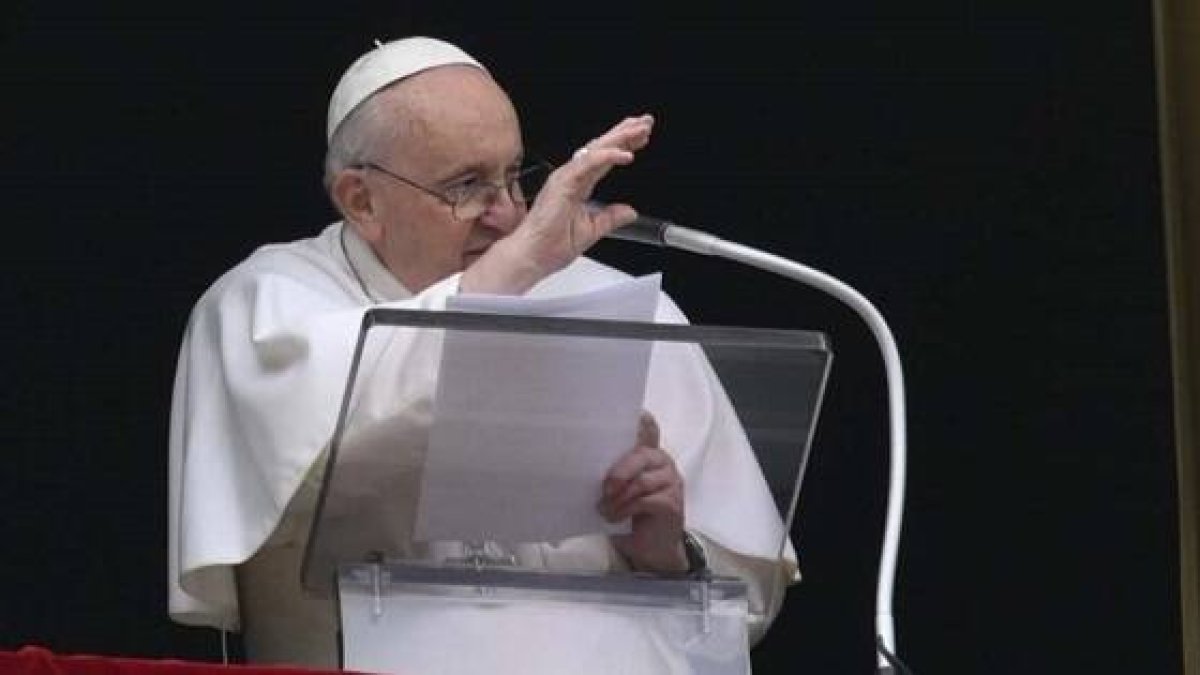 El Papa Francisco en el Ángelus comenta la Transfiguración y los naufragios de migrantes