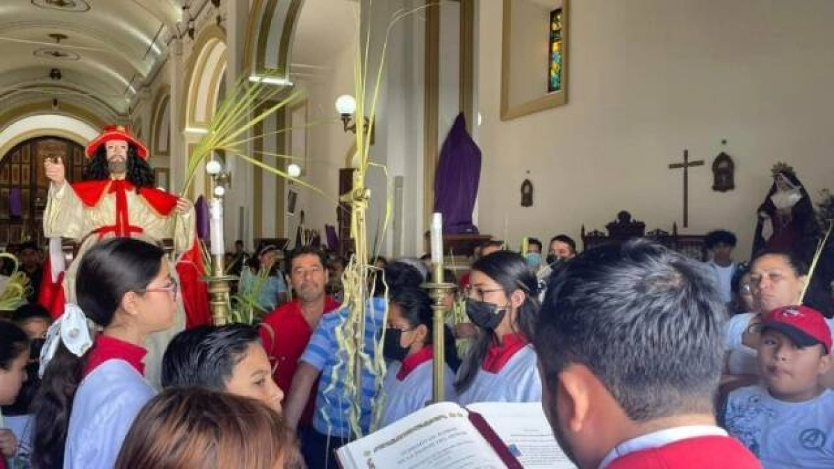 Momento de la bendición de los ramos en el atrio de Catedral San Pedro apóstol, en Matagalpa: solo un ejemplo de cómo será la celebración de la Semana Santa de 2023 en Nicaragua.