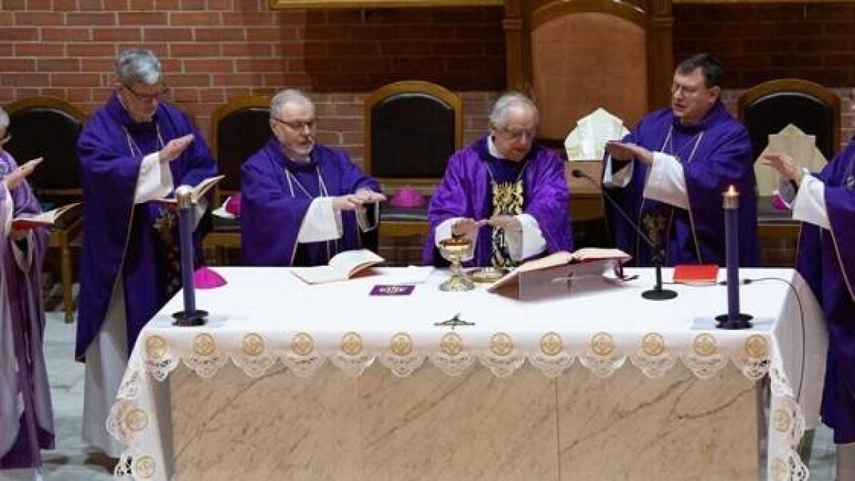 Todos los obispos católicos de Rusia celebran juntos la misa en su asamblea de inicios de marzo de 2023