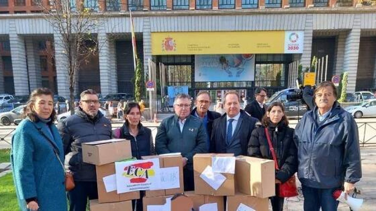 Concapa y Familias Numerosas en diciembre presentaron 20.000 firmas contra la ley de Familias del PSOE-Podemos